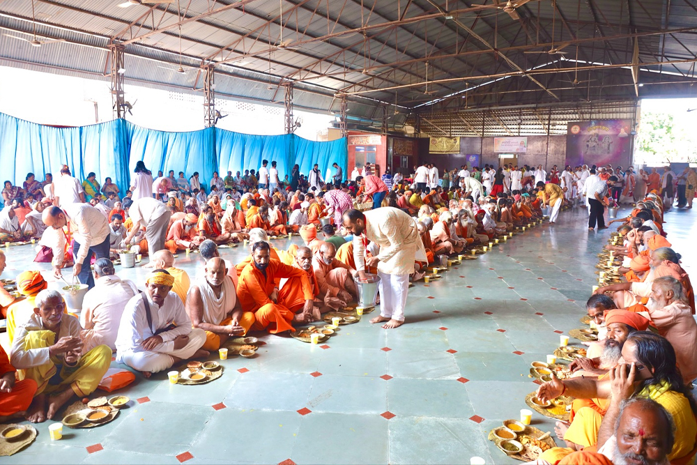 Prasadam Distribution Seva