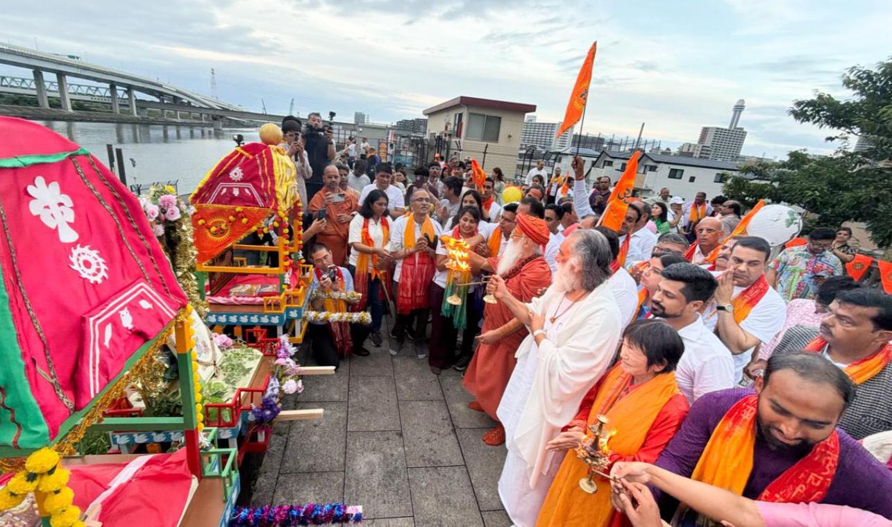 Gita Aarti & global recitation at the Arakawa River
